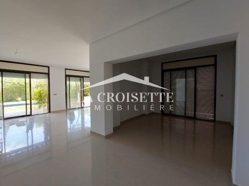 Villa S+3 plain-pied avec piscine